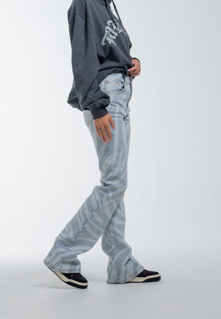 Pantaloni jeans svasati in denim tigre fiammeggiante da donna - blu